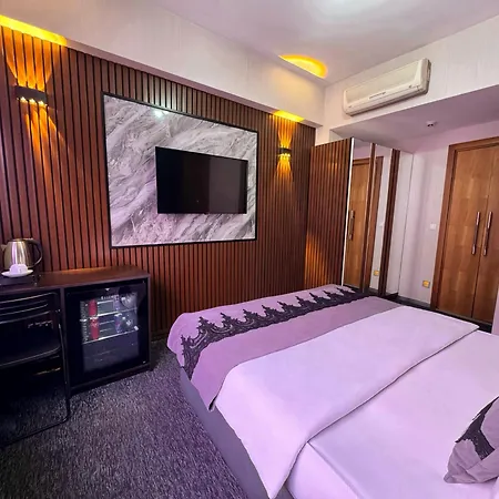 Black Art Hotel 5*