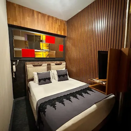 Black Art Hotel 5*