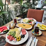 فندق Black Art 5*